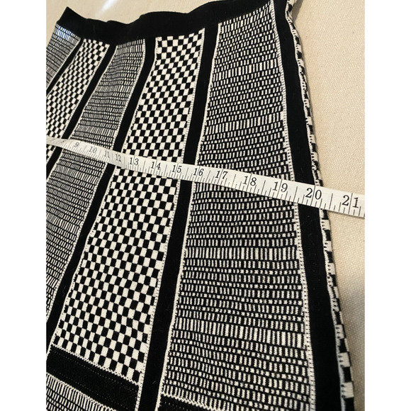 Spense Skirt Womens Sz Medium Black White Patterned Knee Length Flared Fit Skirt - Picture 5 of 6